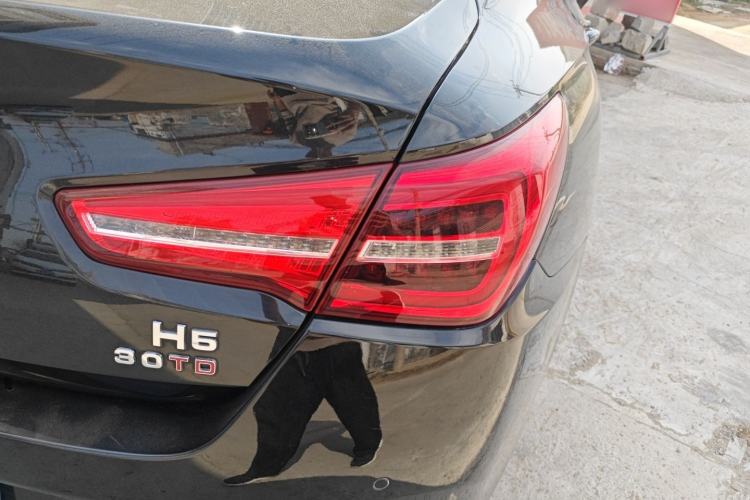 Used Hongqi H5 2022 Classic Model Facelift 1.5T DCT Qiyun Edition Right Rear Taillight