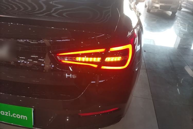 Used Hongqi H5 2022 Classic Model Facelift 1.5T DCT Qiyun Edition Right Rear Taillight