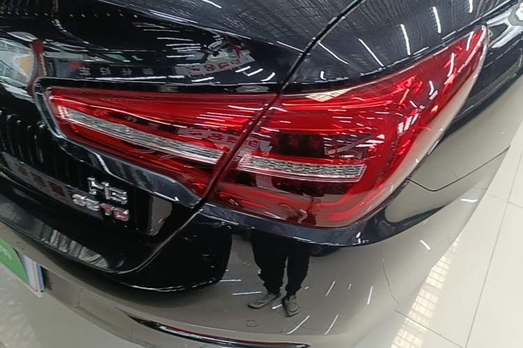 Used Hongqi H5 2022 Classic Model Facelift 1.8T Automatic Smart Connect Flagship Edition Right Rear Taillight