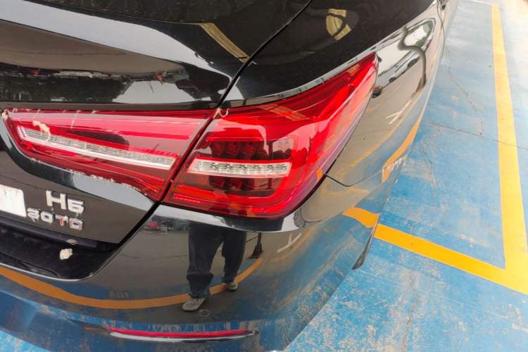 Used Hongqi H5 2022 Classic Model 1.5T DCT Flagship Edition Right Rear Taillight