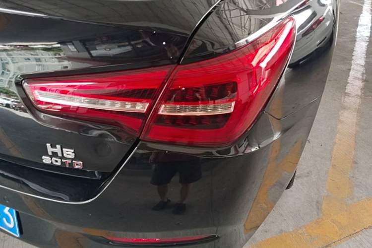 Used Hongqi H5 2022 Classic Model Facelift 1.5T DCT Qiyun Edition Right Rear Taillight