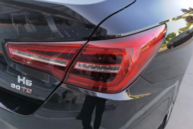 Used Hongqi H5 2022 Classic Model Facelift 1.5T DCT Qiyun Edition Right Rear Taillight