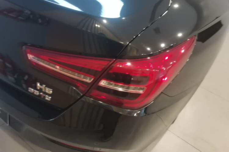 Used Hongqi H5 2022 Classic Model 1.8T Automatic Smart Connect Flagship Edition Right Rear Taillight