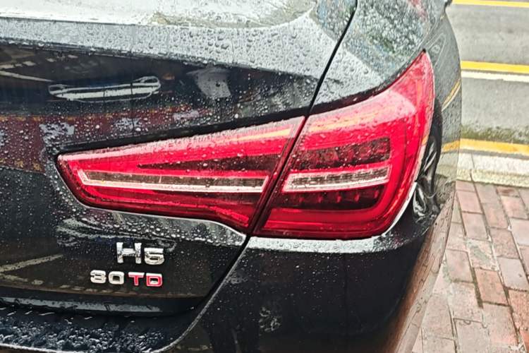 Used Hongqi H5 2022 Classic Model Facelift 1.5T DCT Qiyun Edition Right Rear Taillight