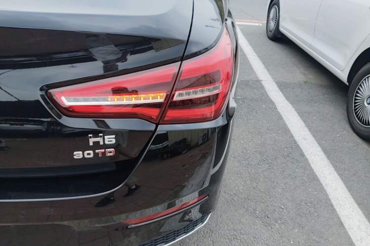 Used Hongqi H5 2022 Classic Model Facelift 1.5T DCT Qiyun Edition Right Rear Taillight