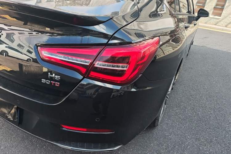 Used Hongqi H5 2022 Classic Model Facelift 1.5T DCT Qiyun Edition Right Rear Taillight