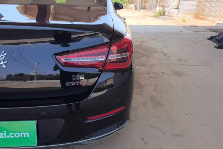 Used Hongqi H5 2022 Classic Model Facelift 1.5T DCT Qiyun Edition Right Rear Taillight