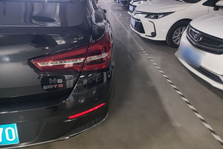 Used Hongqi H5 2022 Classic Model Facelift 1.5T DCT Qiyun Edition Right Rear Taillight