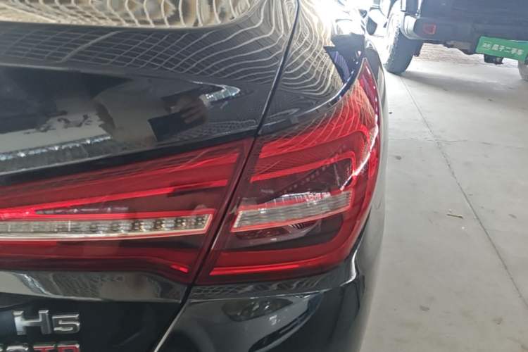 Used Hongqi H5 2022 Classic Model Facelift 1.5T DCT Qiyun Edition Right Rear Taillight