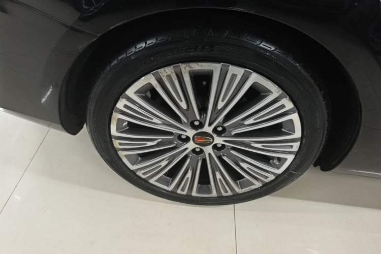 Used Hongqi H5 2022 Classic Model 1.8T Automatic Smart Connect Flagship Edition Right Rear Wheel Hub