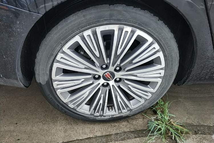 Used Hongqi H5 2022 Classic Model Facelift 1.5T DCT Qiyun Edition Right Rear Wheel Hub