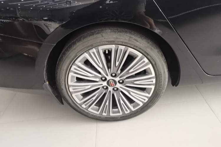 Used Hongqi H5 2022 Classic Model Facelift 1.5T DCT Qiyun Edition Right Rear Wheel Hub