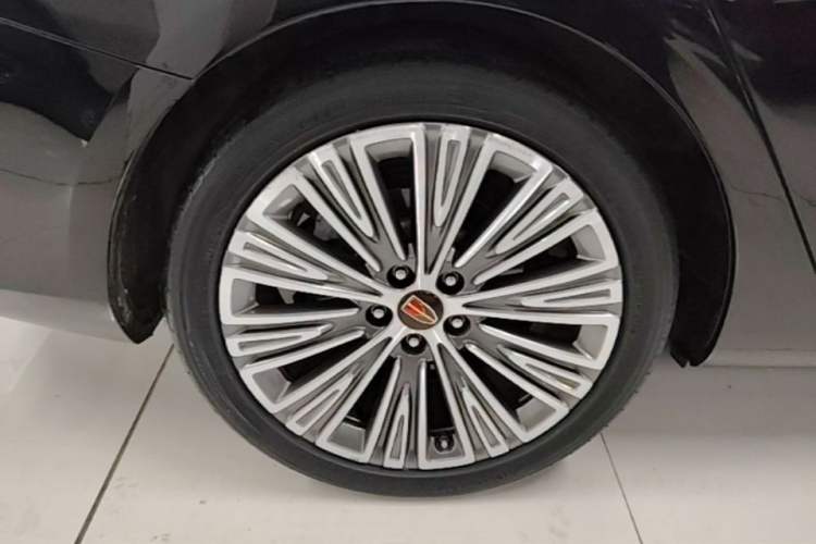 Used Hongqi H5 2022 Classic Model Facelift 1.5T DCT Qiyun Edition Right Rear Wheel Hub