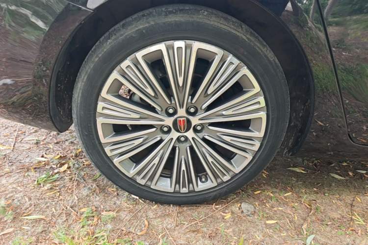 Used Hongqi H5 2022 Classic Model Facelift 1.5T DCT Qiyun Edition Right Rear Wheel Hub