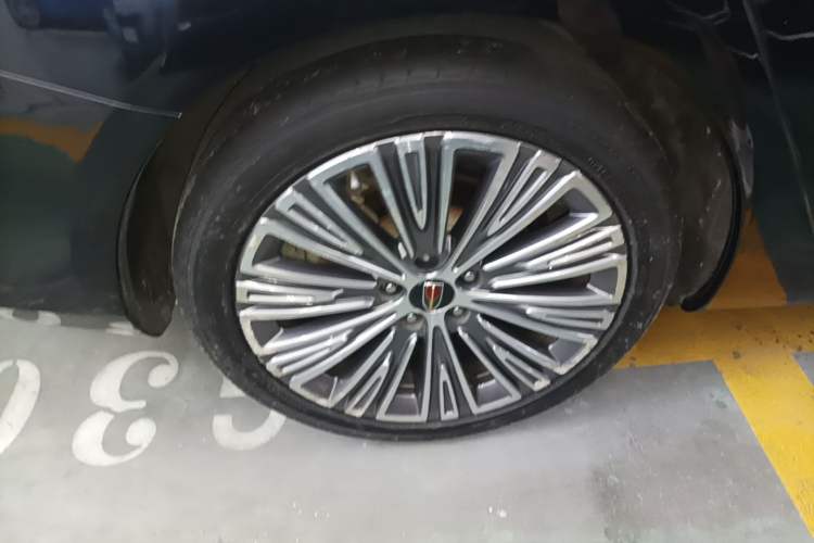 Used Hongqi H5 2022 Classic Model Facelift 1.5T DCT Qiyun Edition Right Rear Wheel Hub