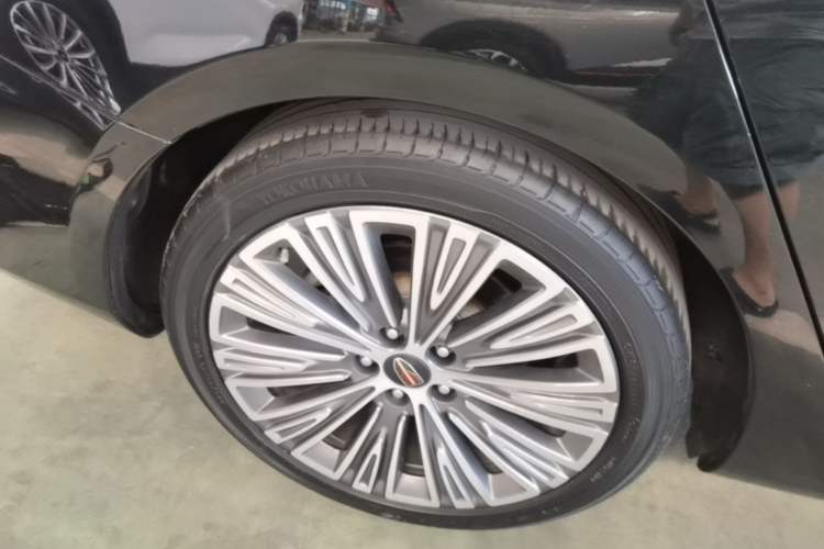 Used Hongqi H5 2022 Classic Model 1.5T DCT Flagship Edition Right Rear Wheel Hub