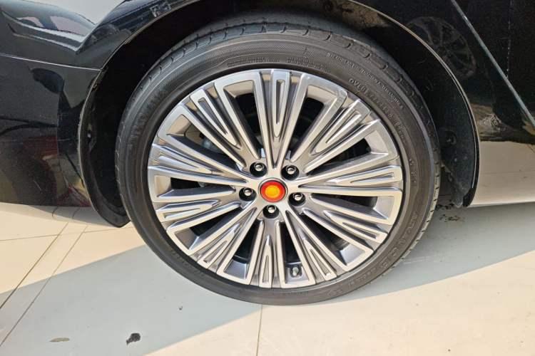 Used Hongqi H5 2022 Classic Model Facelift 1.5T DCT Qiyun Edition Right Rear Wheel Hub