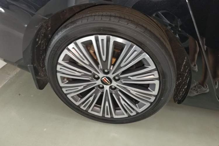 Used Hongqi H5 2022 Classic Model Facelift 1.5T DCT Qiyun Edition Right Rear Wheel Hub