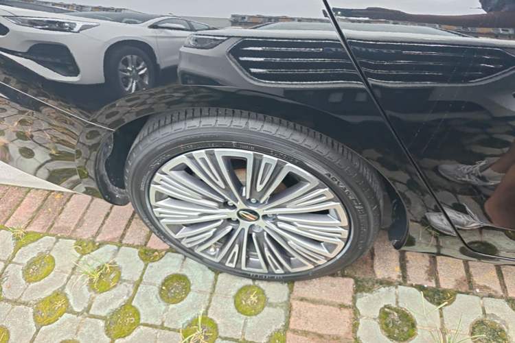 Used Hongqi H5 2022 Classic Model Facelift 1.5T DCT Qiyun Edition Right Rear Wheel Hub