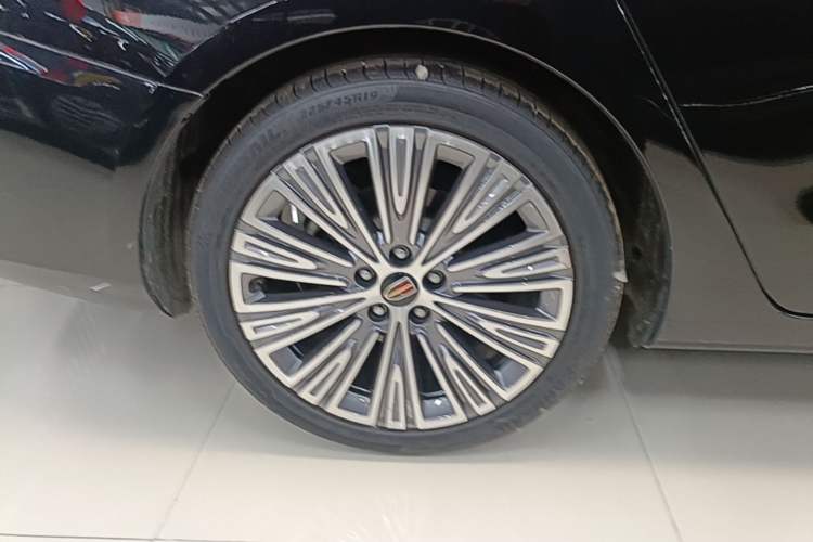Used Hongqi H5 2022 Classic Model Facelift 1.8T Automatic Smart Connect Flagship Edition Right Rear Wheel Hub