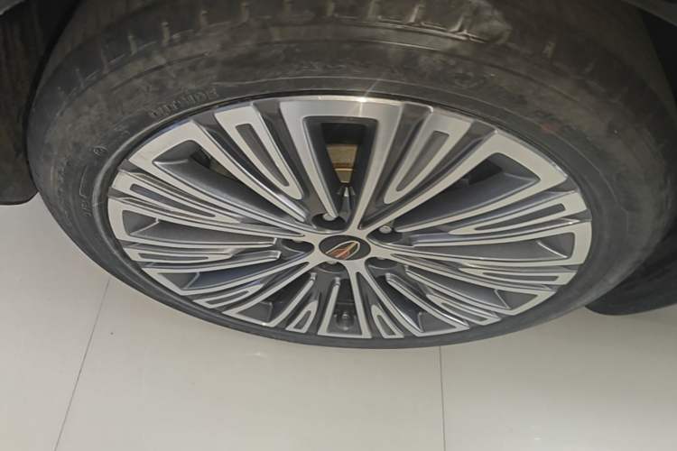 Used Hongqi H5 2022 Classic Model Facelift 1.8T Automatic Smart Connect Flagship Edition Right Rear Wheel Hub