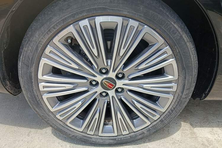 Used Hongqi H5 2022 Classic Model Facelift 1.8T Automatic Smart Connect Flagship Edition Right Rear Wheel Hub