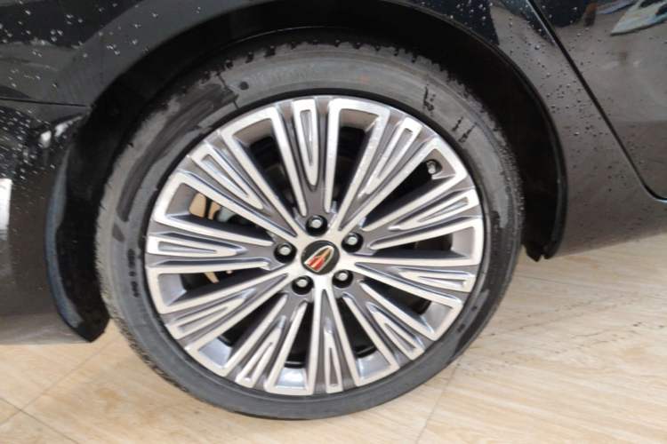 Used Hongqi H5 2022 Classic Model 1.8T Automatic Smart Connect Flagship Edition Right Rear Wheel Hub