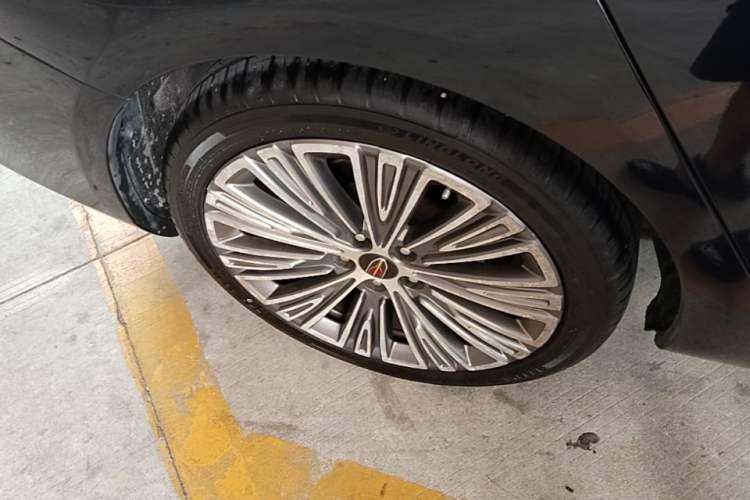 Used Hongqi H5 2022 Classic Model Facelift 1.5T DCT Qiyun Edition Right Rear Wheel Hub