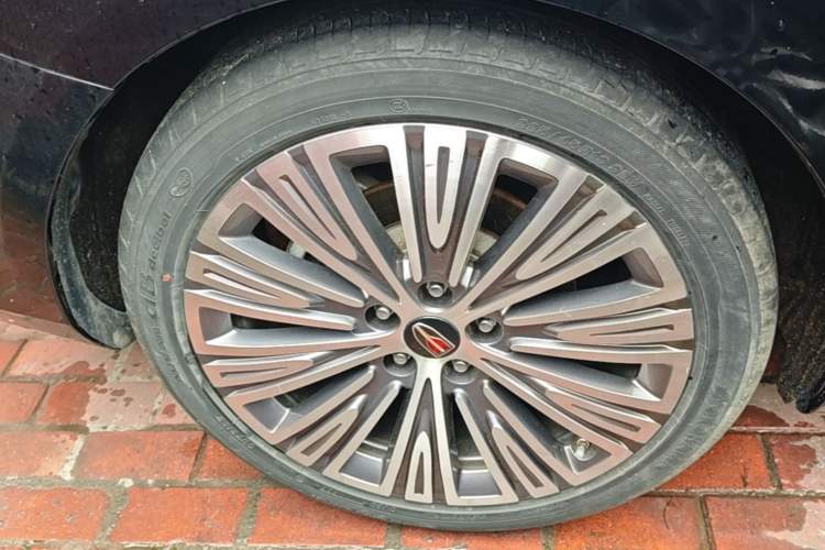 Used Hongqi H5 2022 Classic Model Facelift 1.5T DCT Qiyun Edition Right Rear Wheel Hub