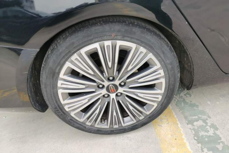 Used Hongqi H5 2022 Classic Model Facelift 1.8T Automatic Smart Connect Flagship Edition Right Rear Wheel Hub