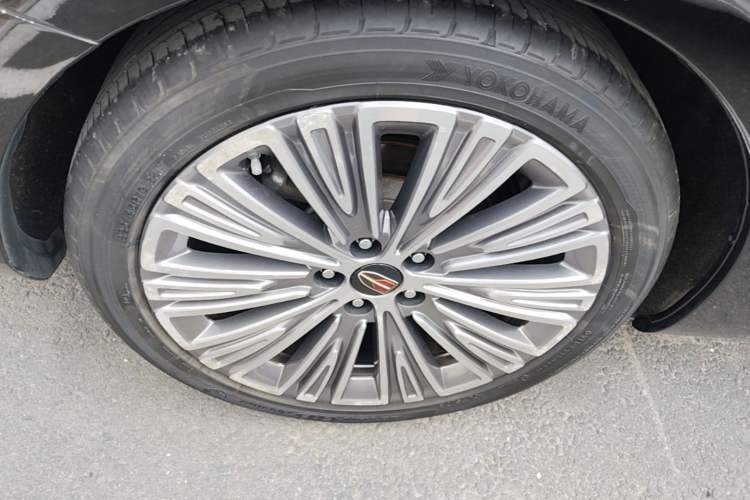 Used Hongqi H5 2022 Classic Model Facelift 1.5T DCT Qiyun Edition Right Rear Wheel Hub