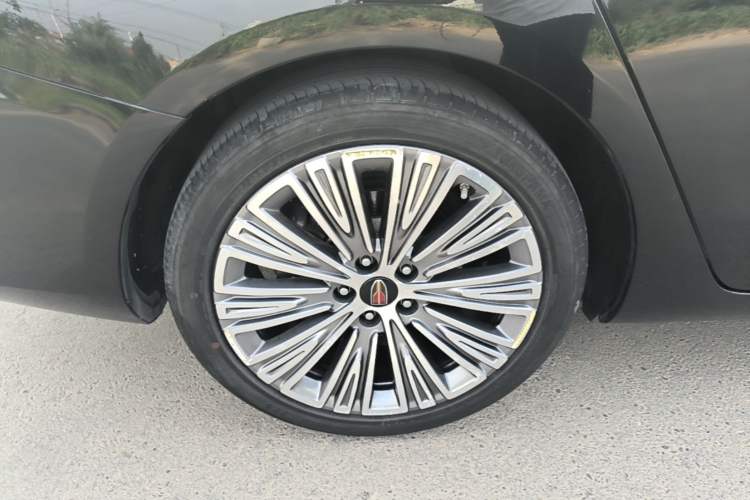 Used Hongqi H5 2022 Classic Model Facelift 1.5T DCT Qiyun Edition Right Rear Wheel Hub