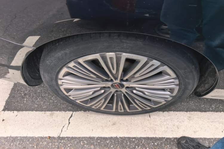 Used Hongqi H5 2022 Classic Model Facelift 1.8T Automatic Smart Connect Flagship Edition Right Rear Wheel Hub