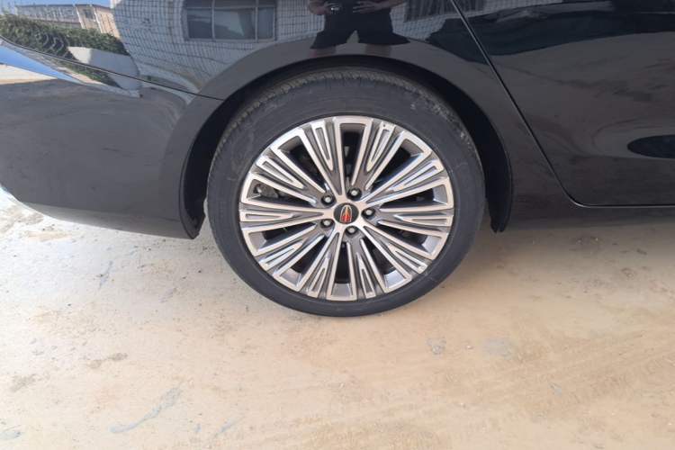 Used Hongqi H5 2022 Classic Model Facelift 1.5T DCT Qiyun Edition Right Rear Wheel Hub