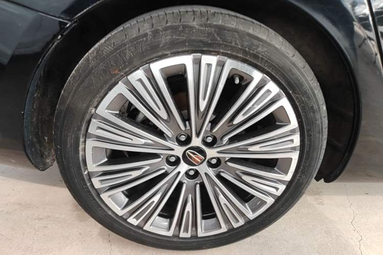 Used Hongqi H5 2022 Classic Model Facelift 1.5T DCT Qiyun Edition Right Rear Wheel Hub
