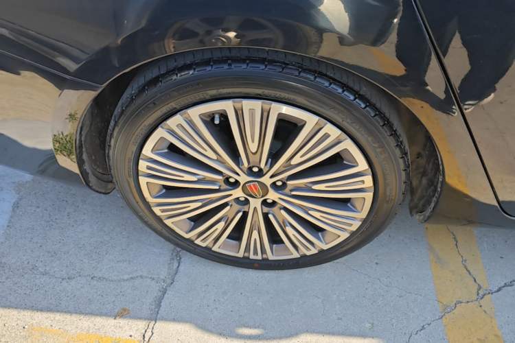 Used Hongqi H5 2022 Classic Model Facelift 1.8T Automatic Smart Connect Flagship Edition Right Rear Wheel Hub