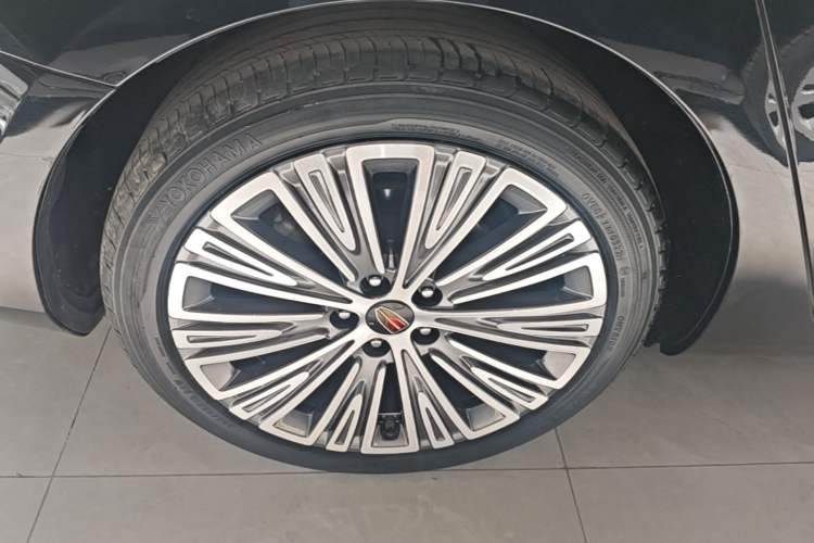 Used Hongqi H5 2022 Classic Model Facelift 1.5T DCT Qiyun Edition Right Rear Wheel Hub