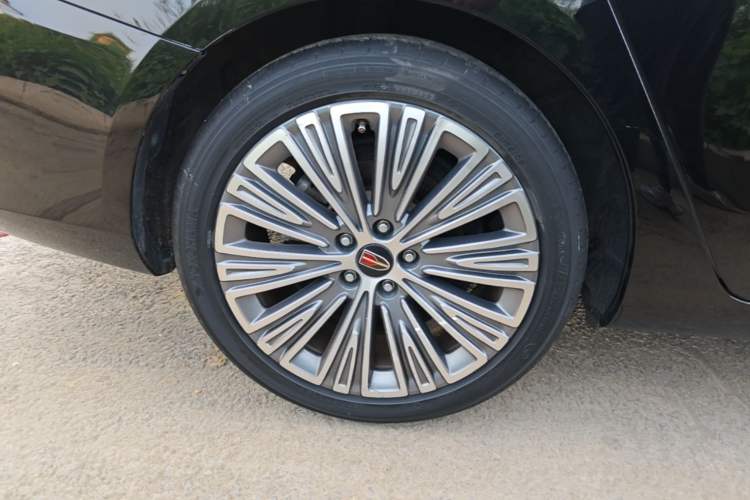 Used Hongqi H5 2022 Classic Model 1.5T DCT Flagship Edition Right Rear Wheel Hub