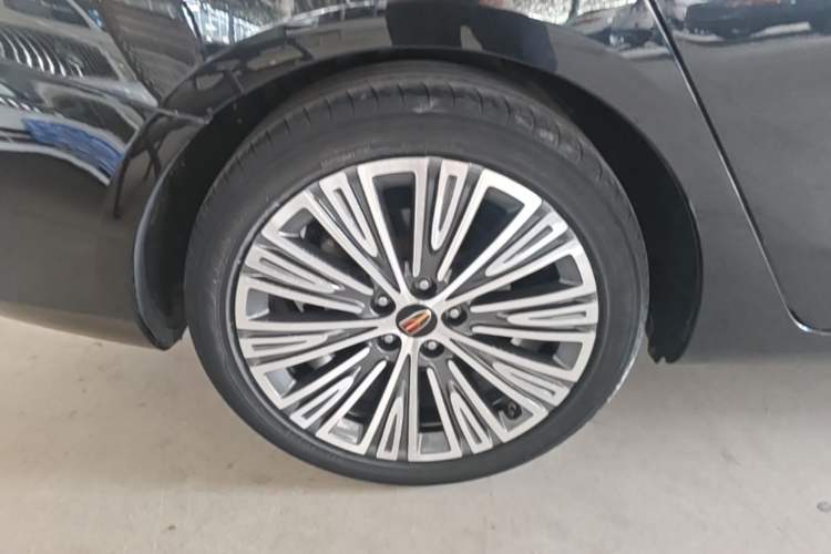 Used Hongqi H5 2022 Classic Model Facelift 1.5T DCT Qiyun Edition Right Rear Wheel Hub