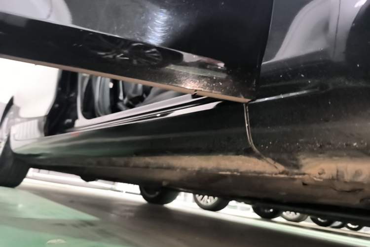 Used Hongqi H5 2022 Classic Model 1.5T DCT Flagship Edition Right Side Sill