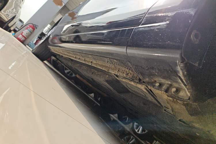 Used Hongqi H5 2022 Classic Model Facelift 1.5T DCT Qiyun Edition Right Side Sill