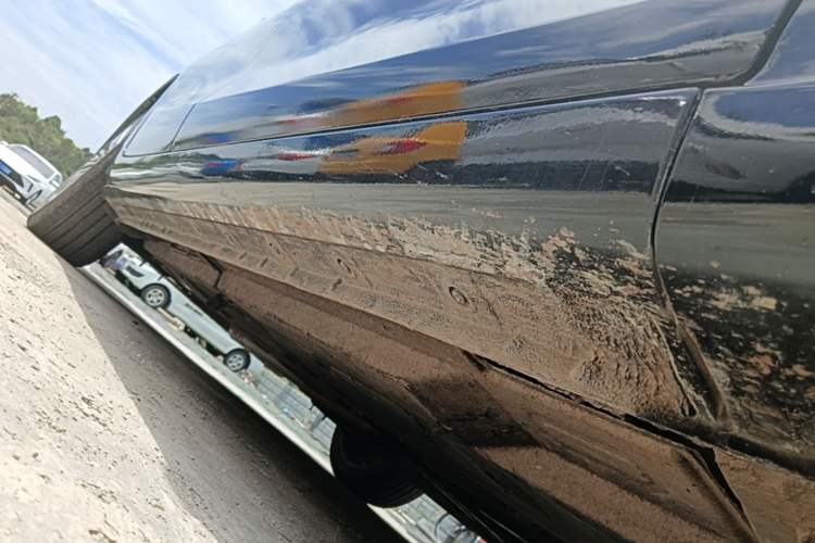 Used Hongqi H5 2022 Classic Model Facelift 1.8T Automatic Smart Connect Flagship Edition Right Side Sill
