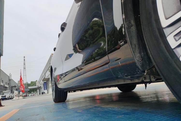 Used Hongqi H5 2022 Classic Model 1.5T DCT Flagship Edition Right Side Sill