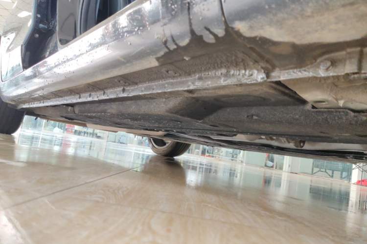 Used Hongqi H5 2022 Classic Model 1.8T Automatic Smart Connect Flagship Edition Right Side Sill