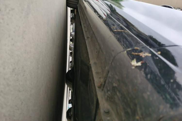 Used Hongqi H5 2022 Classic Model Facelift 1.8T Automatic Smart Connect Flagship Edition Right Side Sill