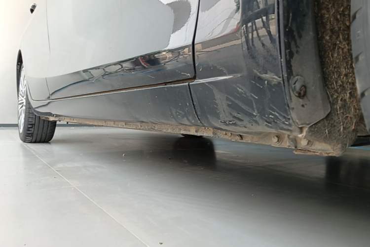 Used Hongqi H5 2022 Classic Model Facelift 1.5T DCT Qiyun Edition Right Side Sill
