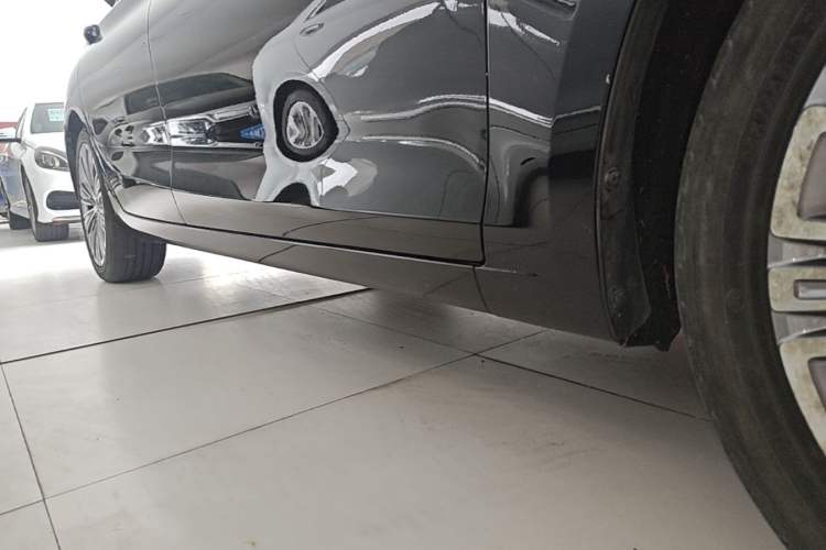 Used Hongqi H5 2022 Classic Model Facelift 1.5T DCT Qiyun Edition Right Side Sill