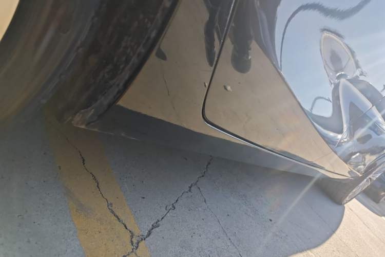 Used Hongqi H5 2022 Classic Model Facelift 1.8T Automatic Smart Connect Flagship Edition Right Side Sill