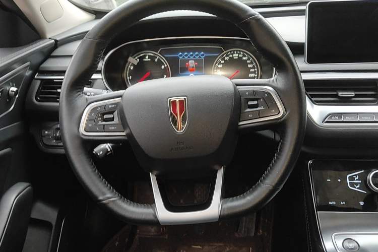 Used Hongqi H5 2022 Classic Model Facelift 1.8T Automatic Smart Connect Flagship Edition Steering Wheel