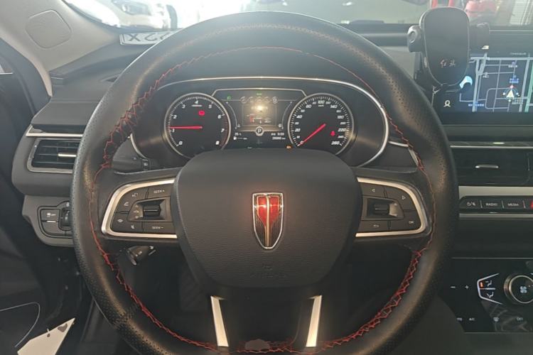 Used Hongqi H5 2022 Classic Model Facelift 1.8T Automatic Smart Connect Flagship Edition Steering Wheel